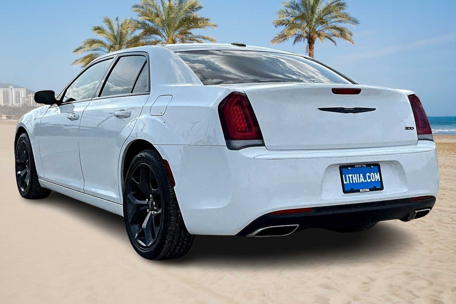 Thumbnail: 2022 Chrysler 300 - 4
