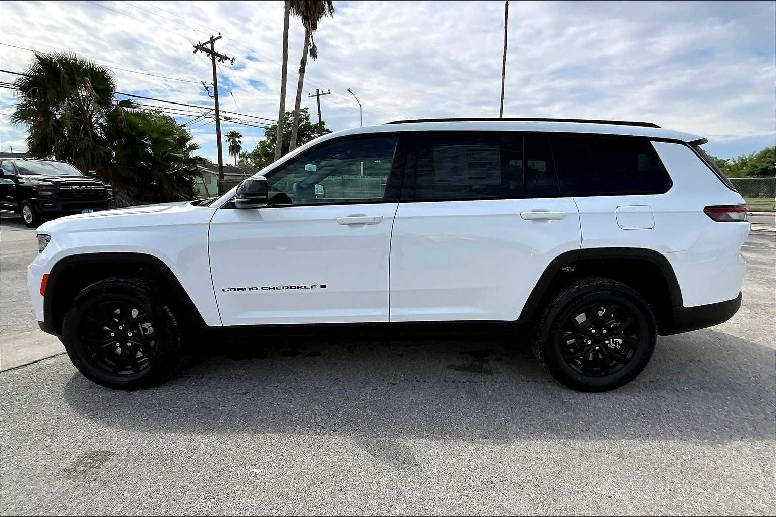 Thumbnail: 2025 Jeep Grand Cherokee - 3