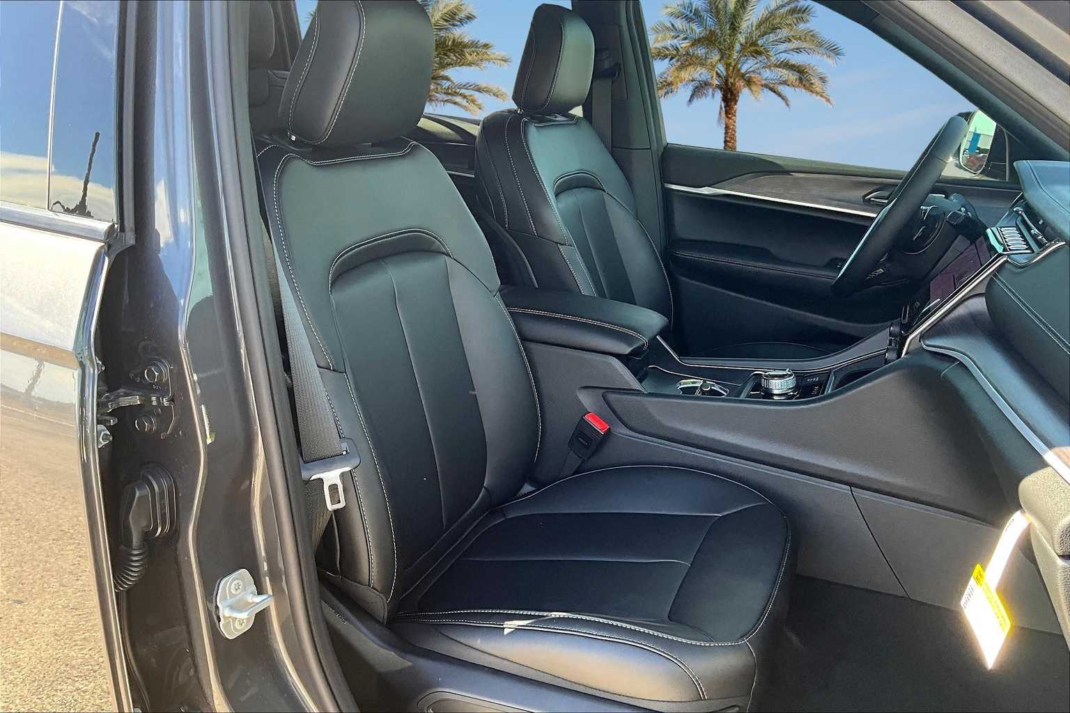 Thumbnail: 2025 Jeep Grand Cherokee - 14