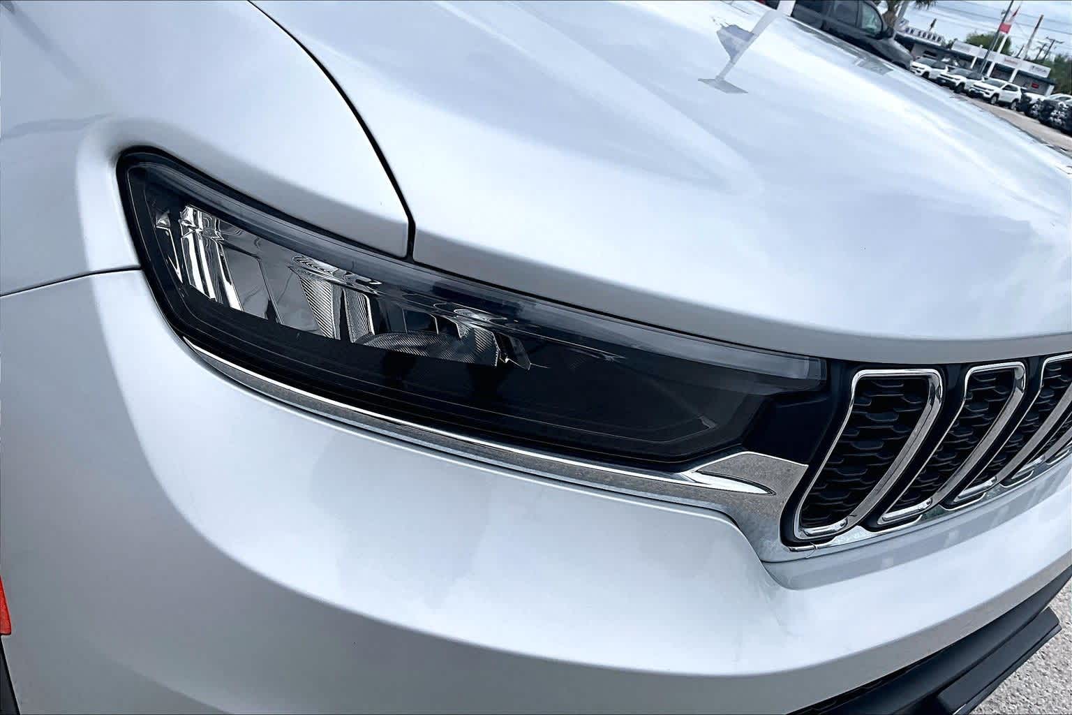 Thumbnail: 2023 Jeep Grand Cherokee - 28