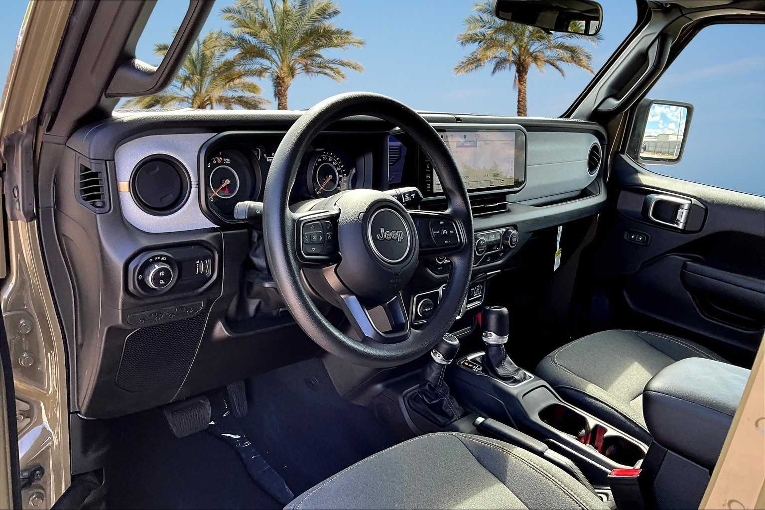 2025 Jeep Gladiator Sport photo 2