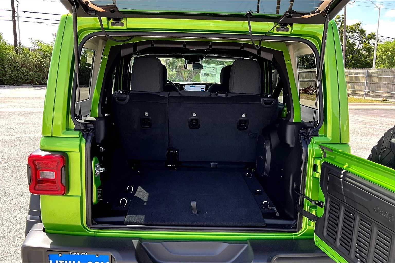 2025 Jeep Wrangler 4-Door Rubicon - Photo 19