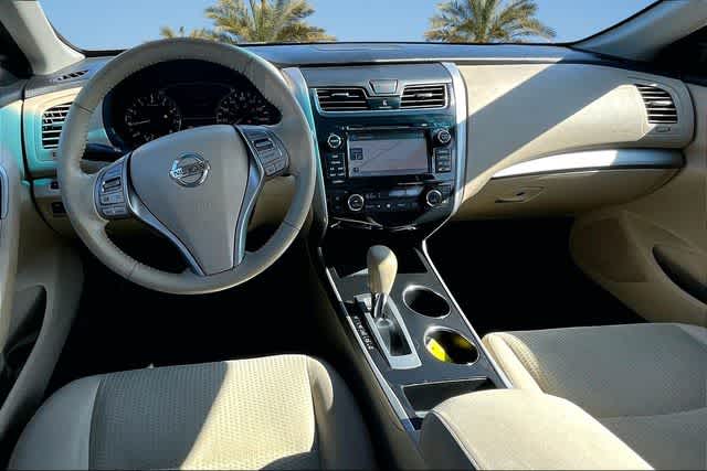 Thumbnail: 2015 Nissan Altima - 10