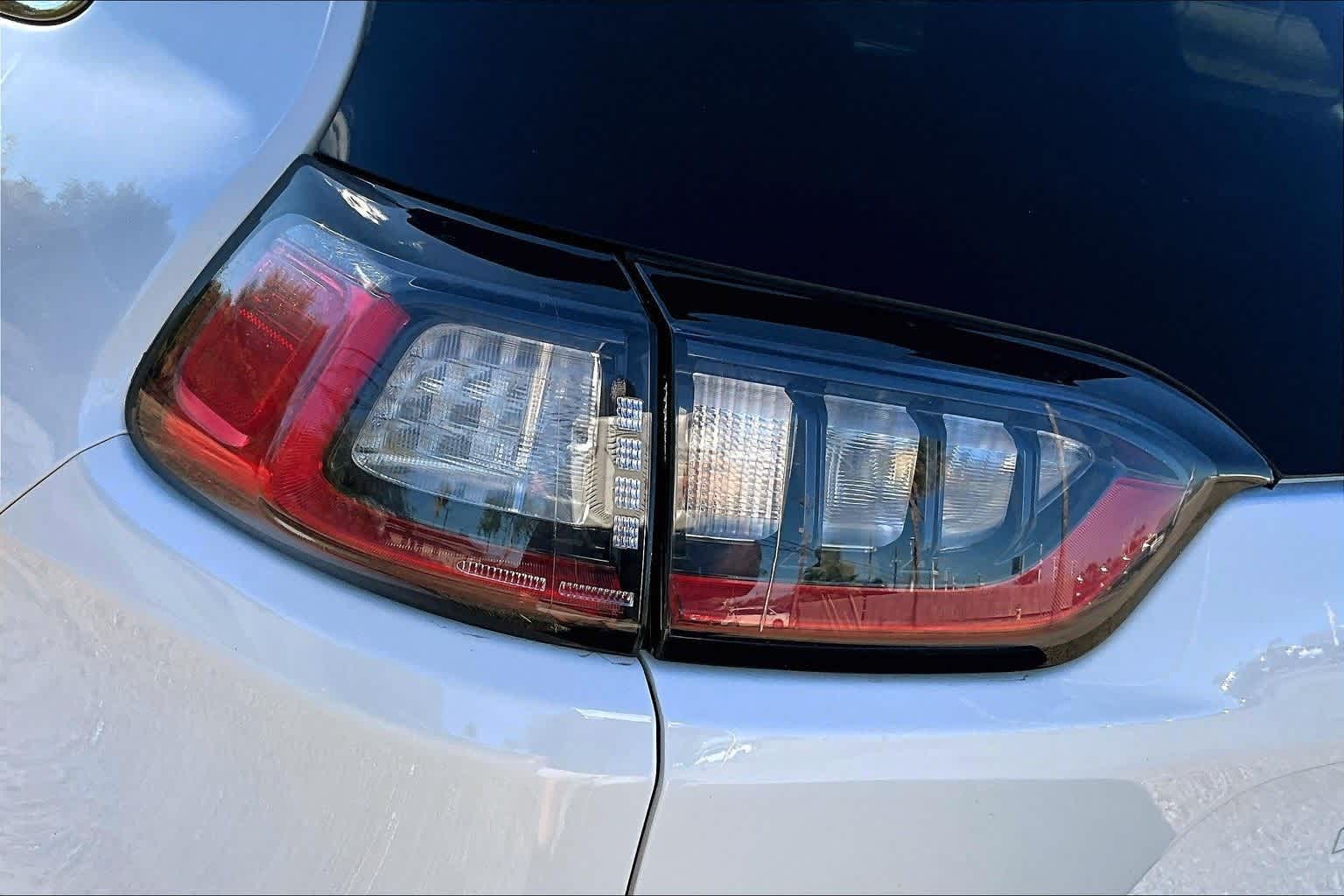 Thumbnail: 2020 Jeep Cherokee - 31