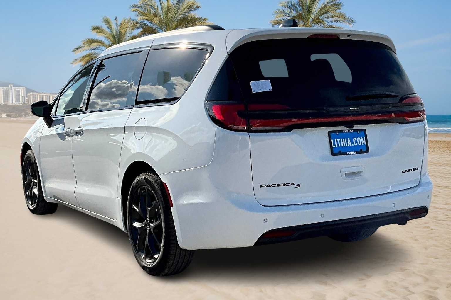 Thumbnail: 2026 Chrysler Pacifica - 4