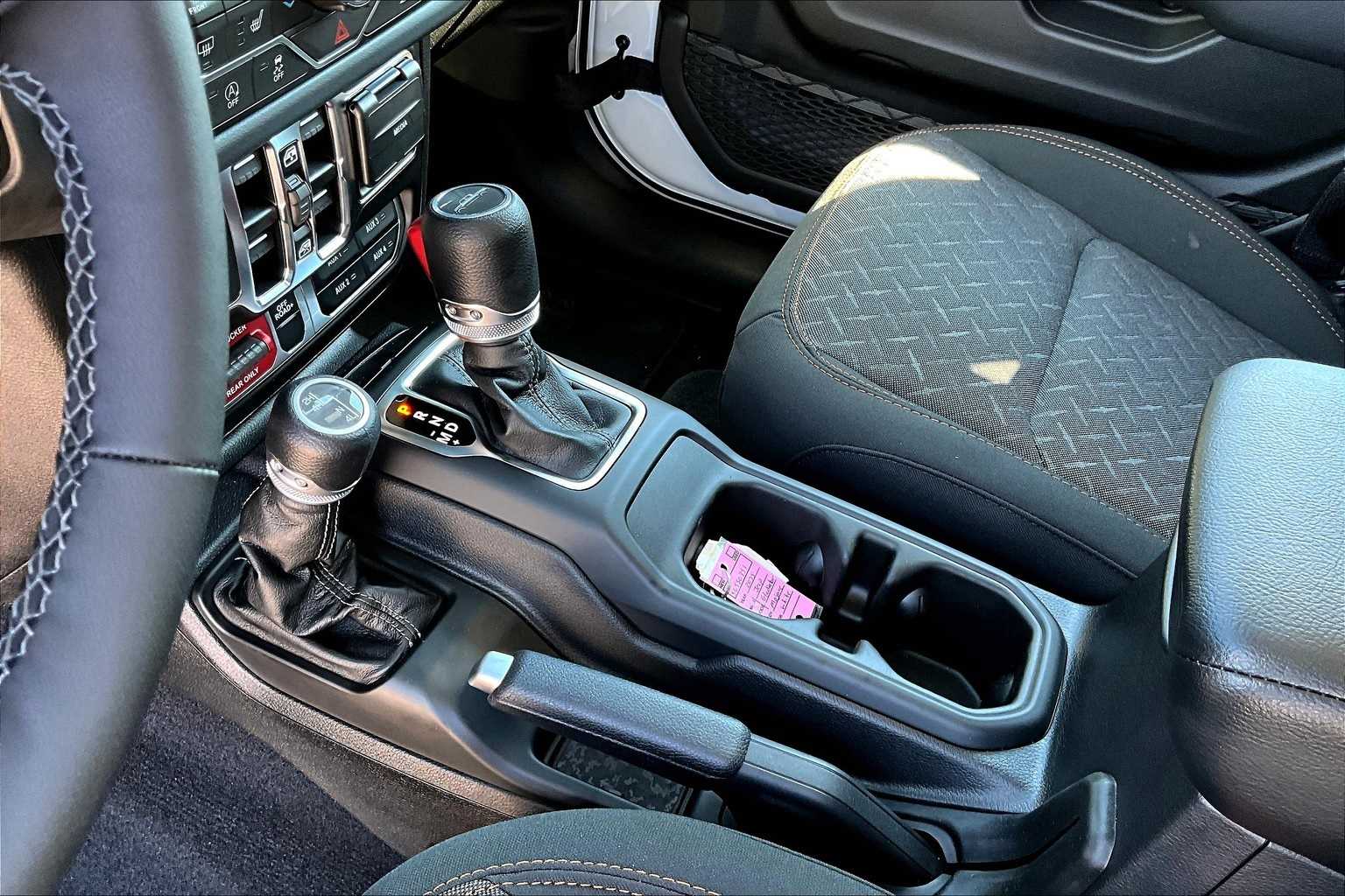 Thumbnail: 2025 Jeep Gladiator - 16