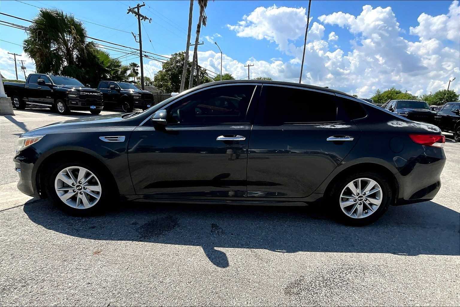 2016 Kia Optima LX photo 3