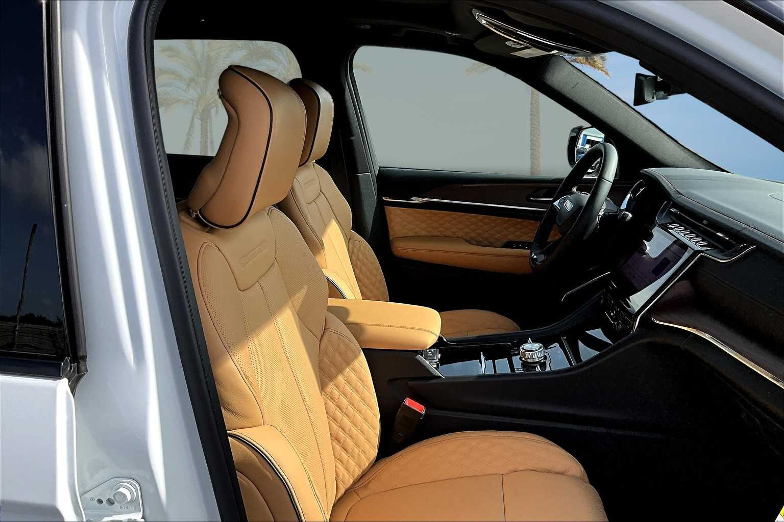 Thumbnail: 2025 Jeep Grand Cherokee - 14