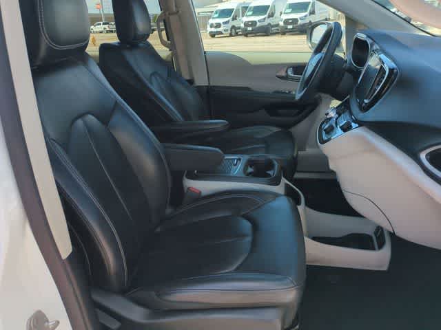 Thumbnail: 2023 Chrysler Pacifica - 26