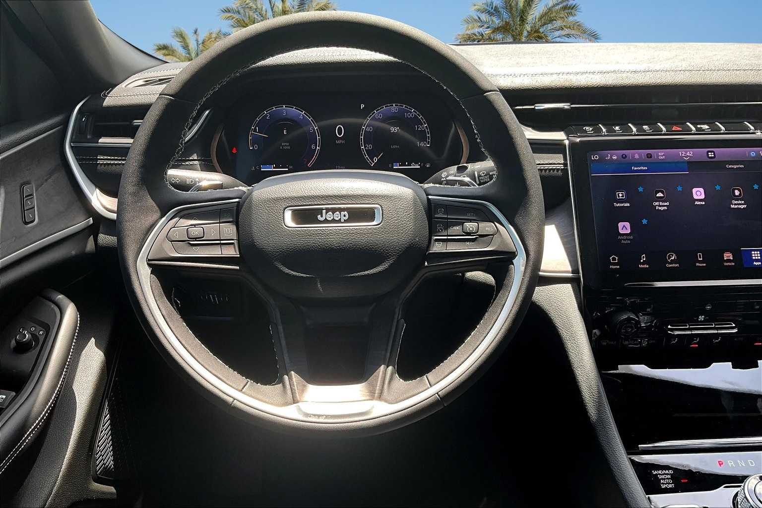 Thumbnail: 2025 Jeep Grand Cherokee - 15