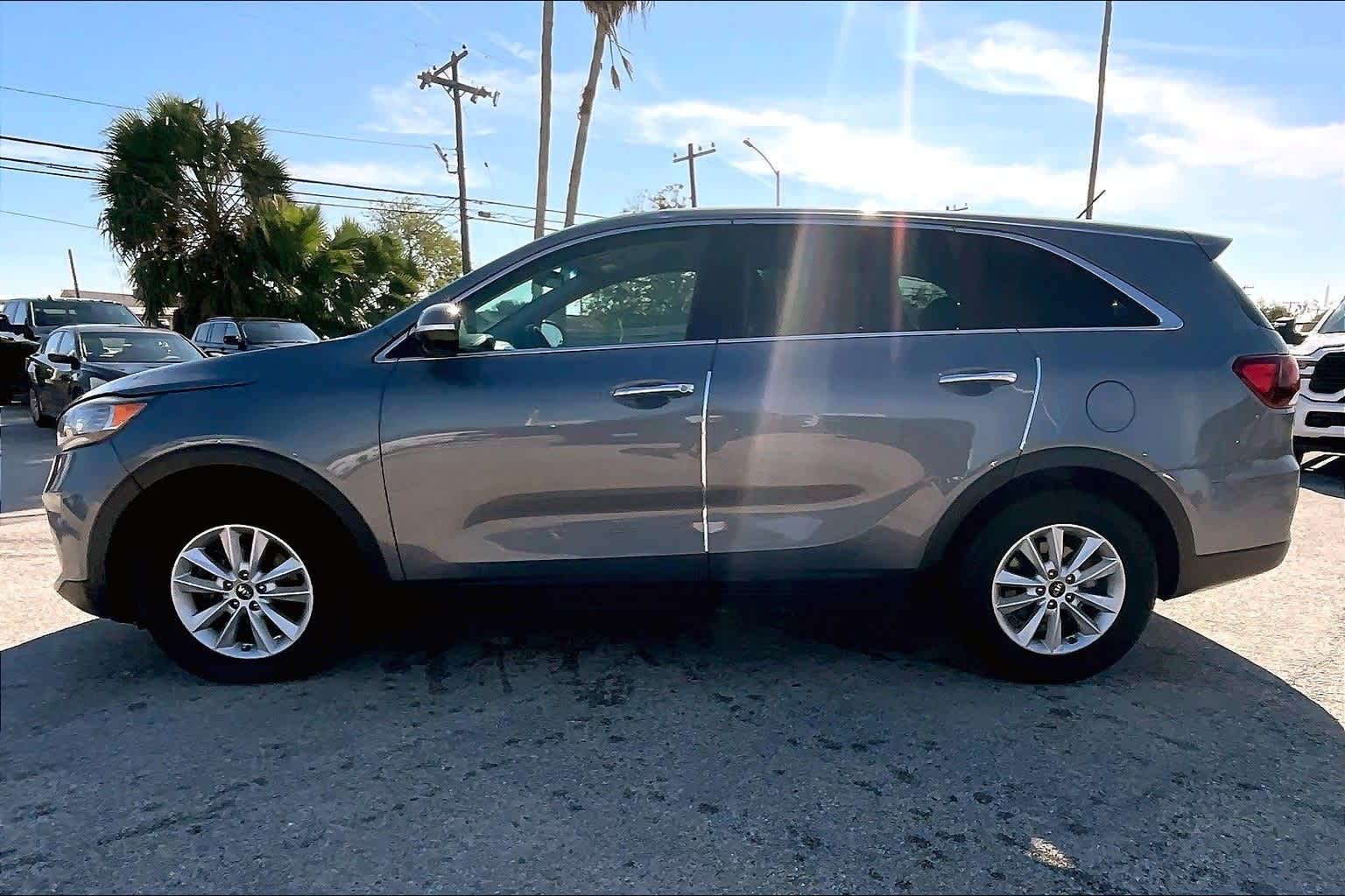 Thumbnail: 2020 Kia Sorento - 3