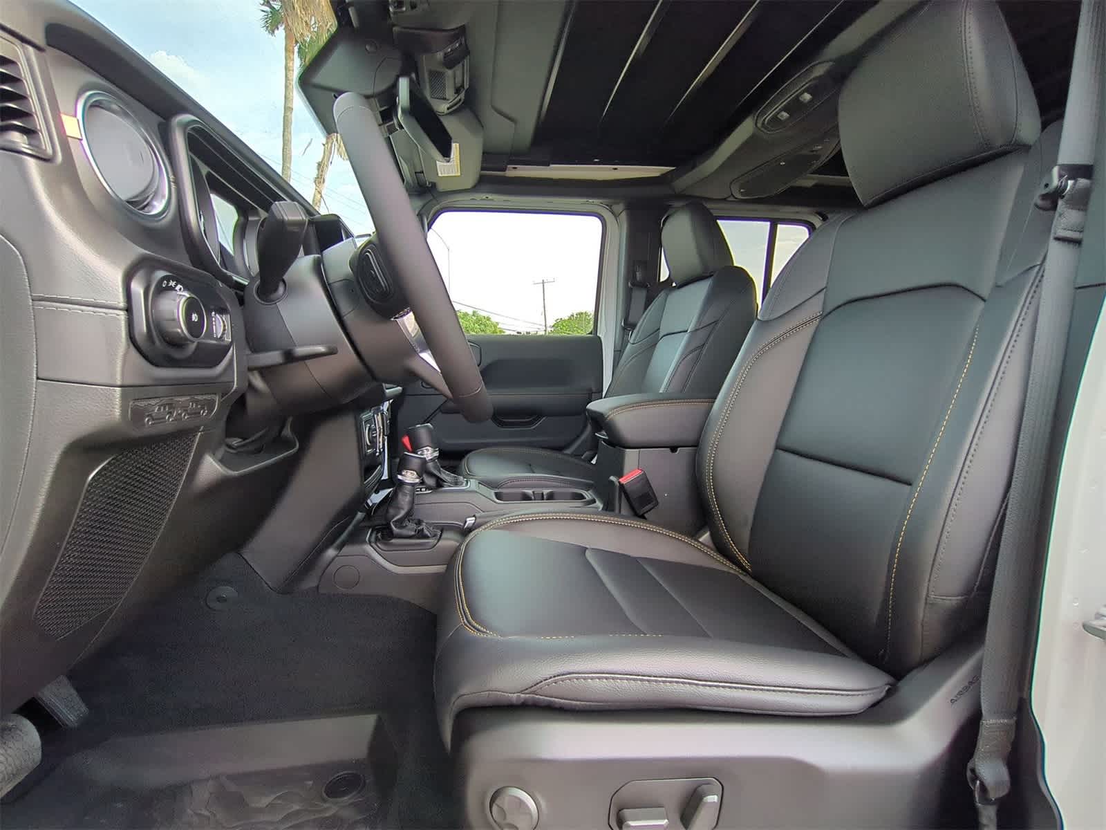 Thumbnail: 2025 Jeep Wrangler - 17