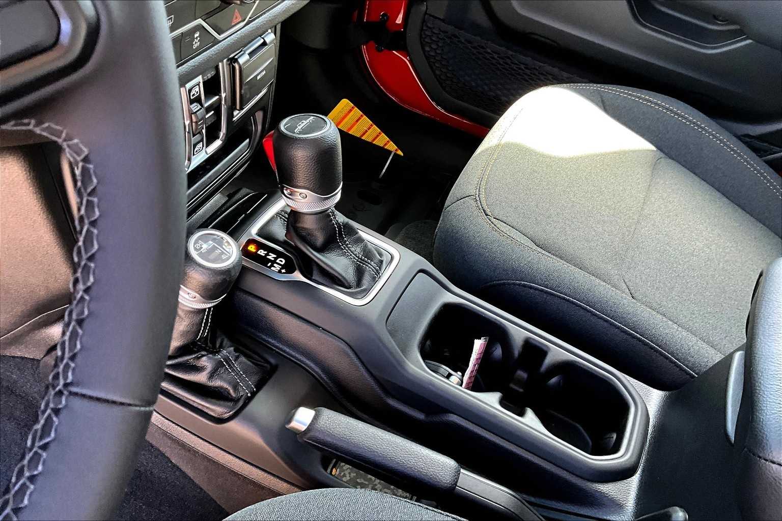 Thumbnail: 2025 Jeep Gladiator - 16