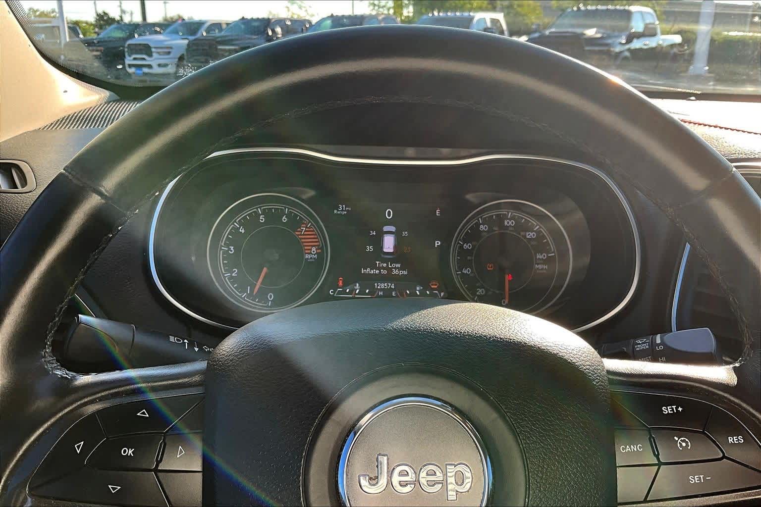 Thumbnail: 2019 Jeep Cherokee - 18