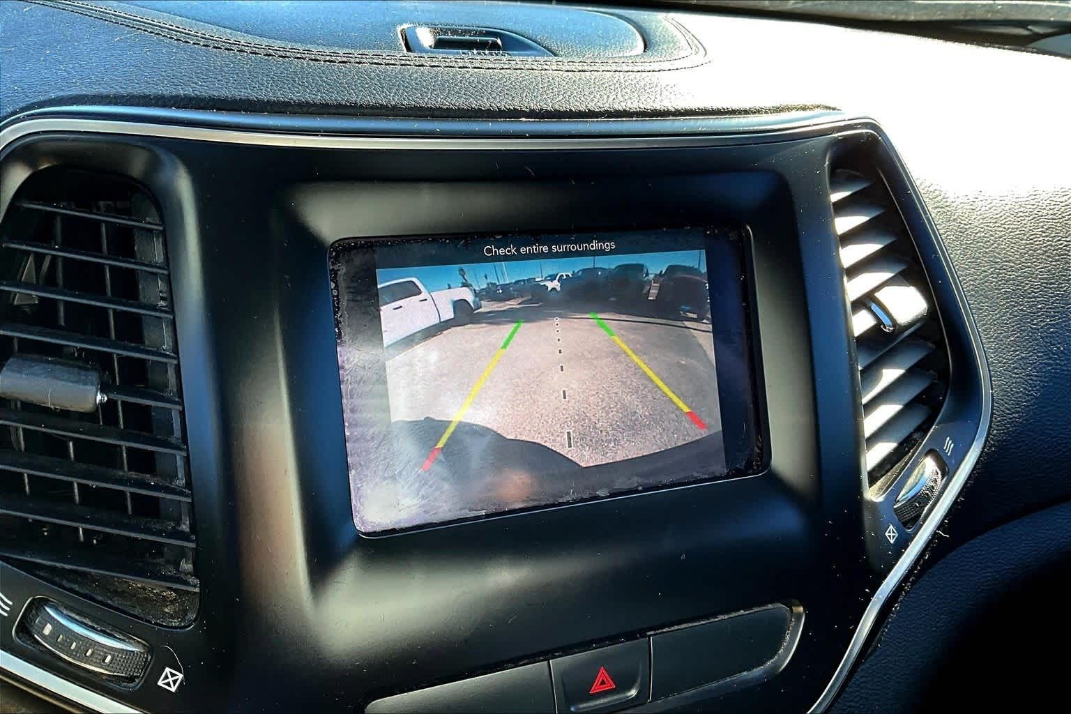 Thumbnail: 2019 Jeep Cherokee - 24