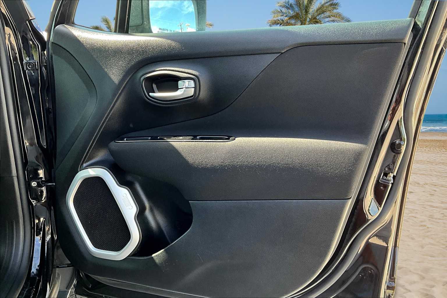 Thumbnail: 2020 Jeep Renegade - 29