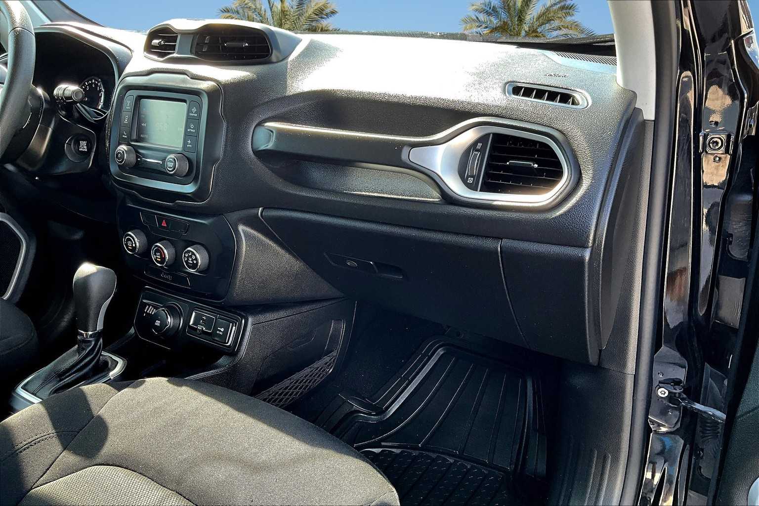 Thumbnail: 2020 Jeep Renegade - 24