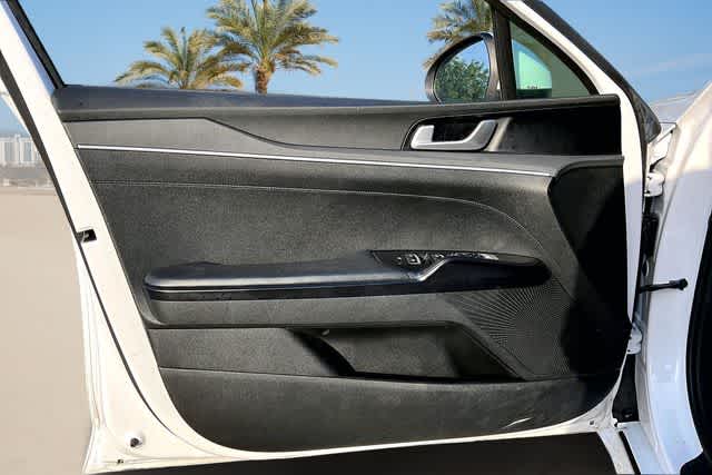 Thumbnail: 2022 Kia K5 - 25