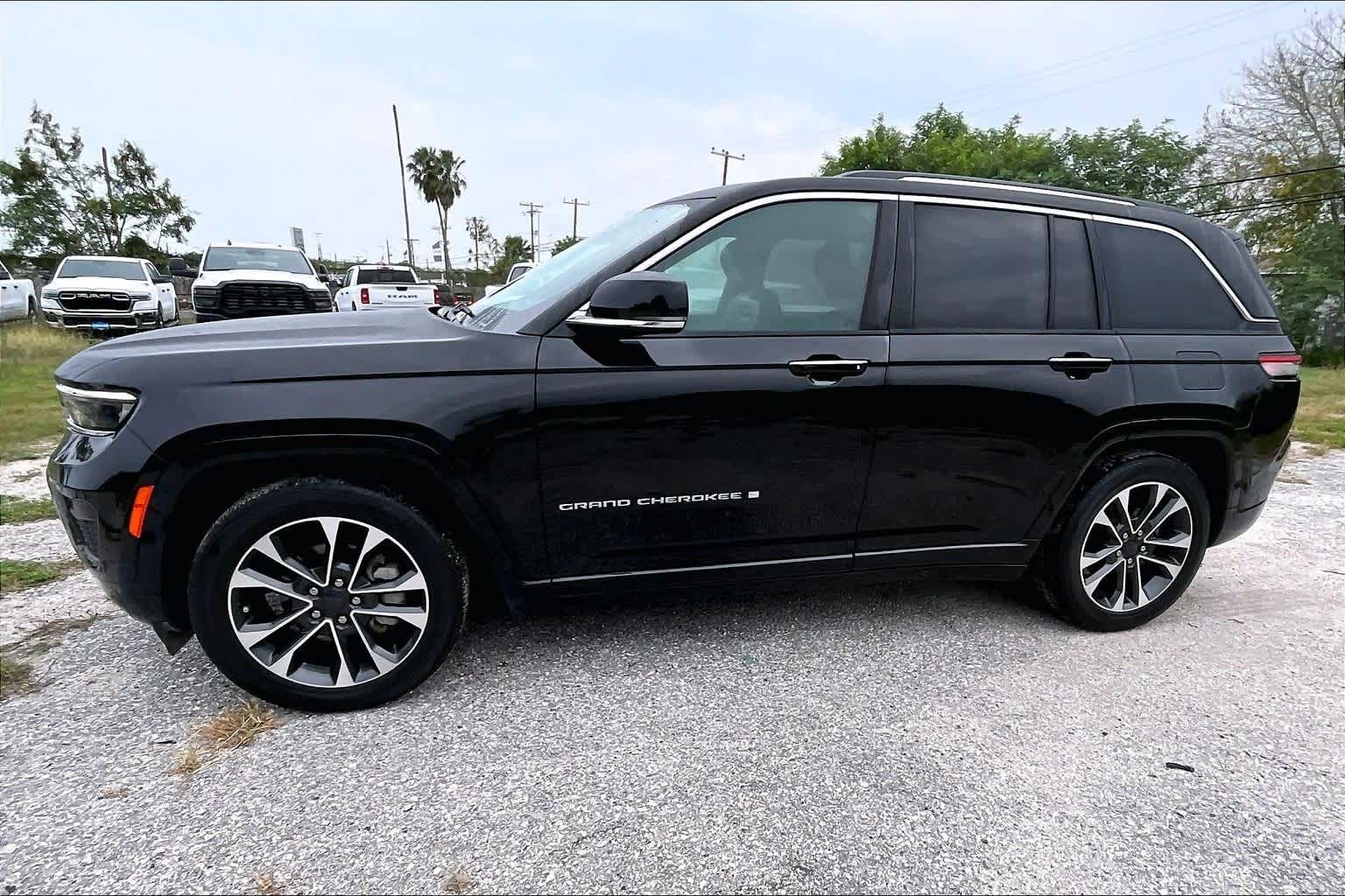 Thumbnail: 2023 Jeep Grand Cherokee - 3