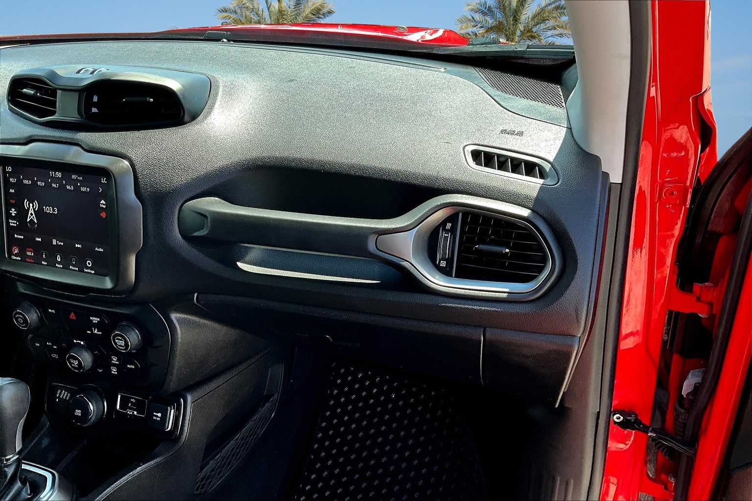 Thumbnail: 2022 Jeep Renegade - 23