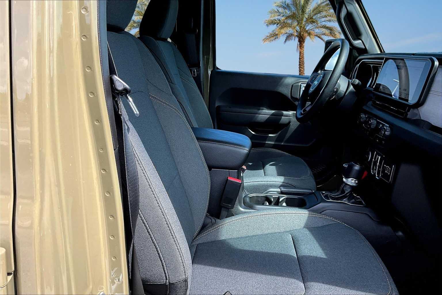 Thumbnail: 2025 Jeep Gladiator - 13