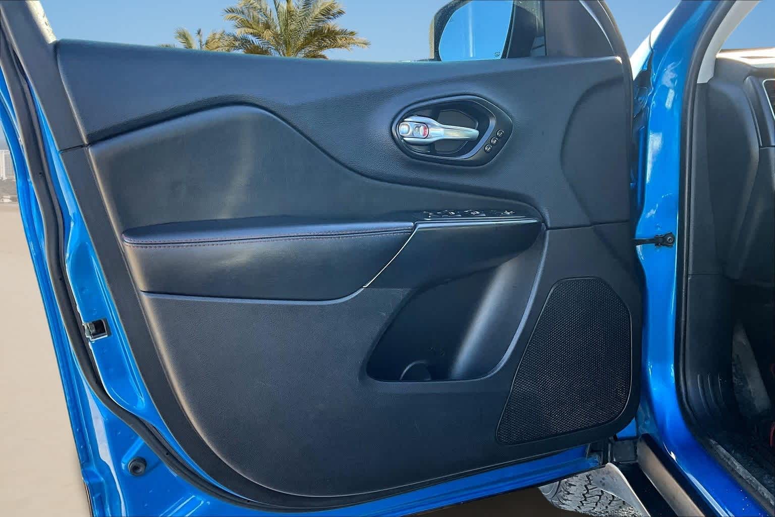 Thumbnail: 2019 Jeep Cherokee - 26