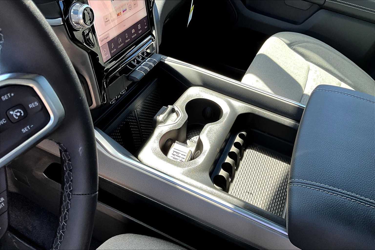 Thumbnail: 2026 RAM 1500 - 17