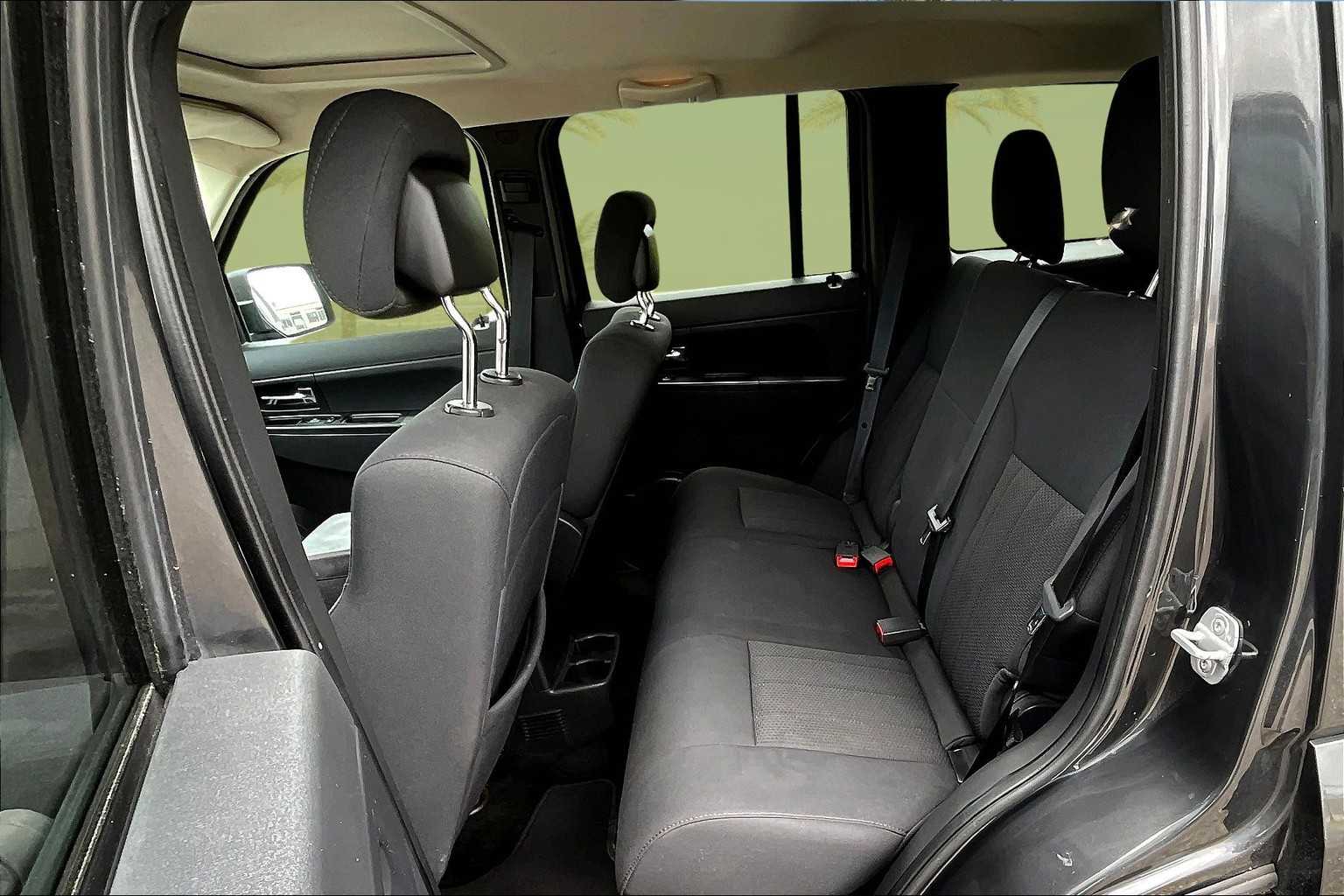2011 Jeep Liberty Sport 12
