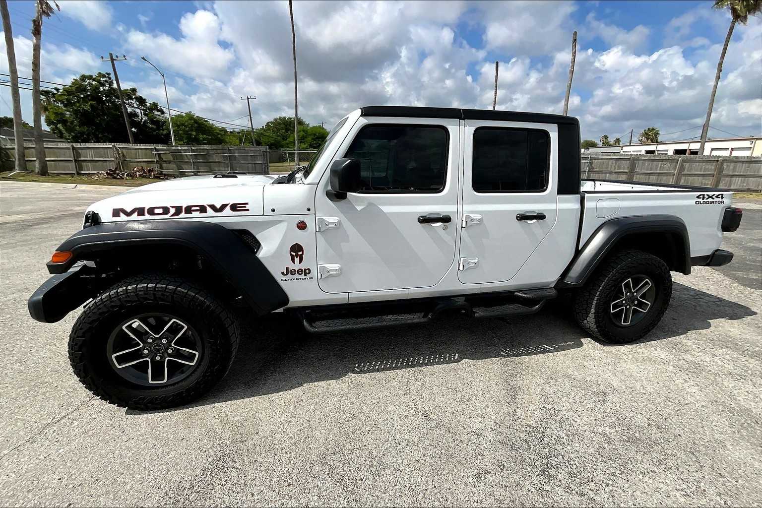 2024 Jeep Gladiator Mojave photo 3