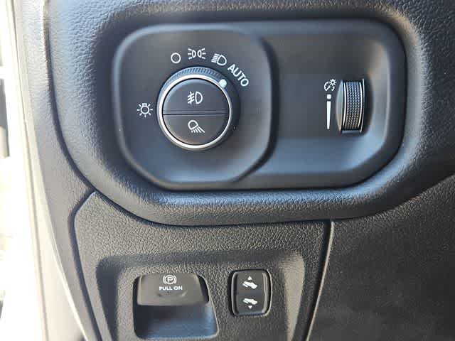 Thumbnail: 2025 RAM 1500 - 18