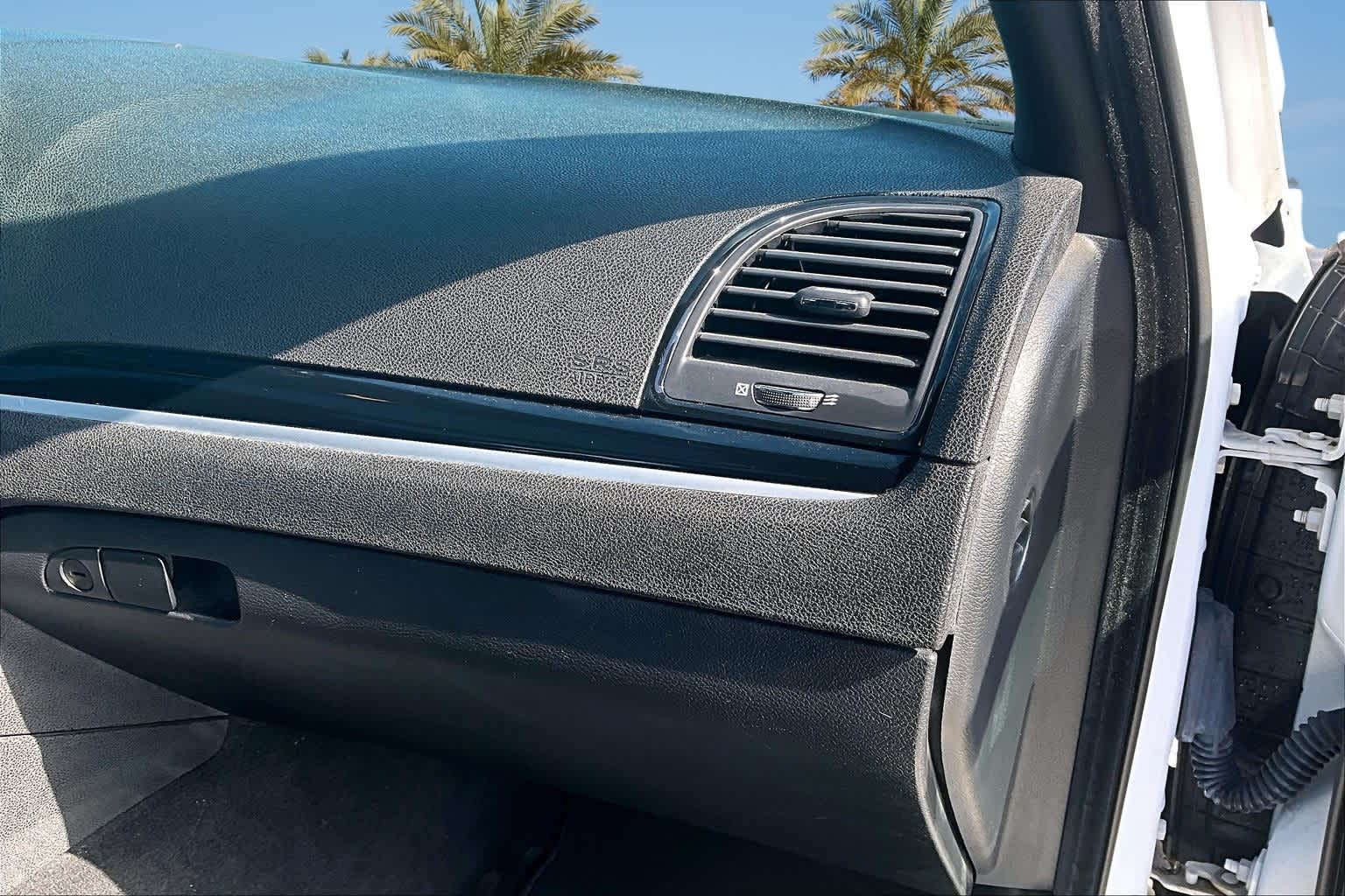 Thumbnail: 2023 Chrysler 300 - 21