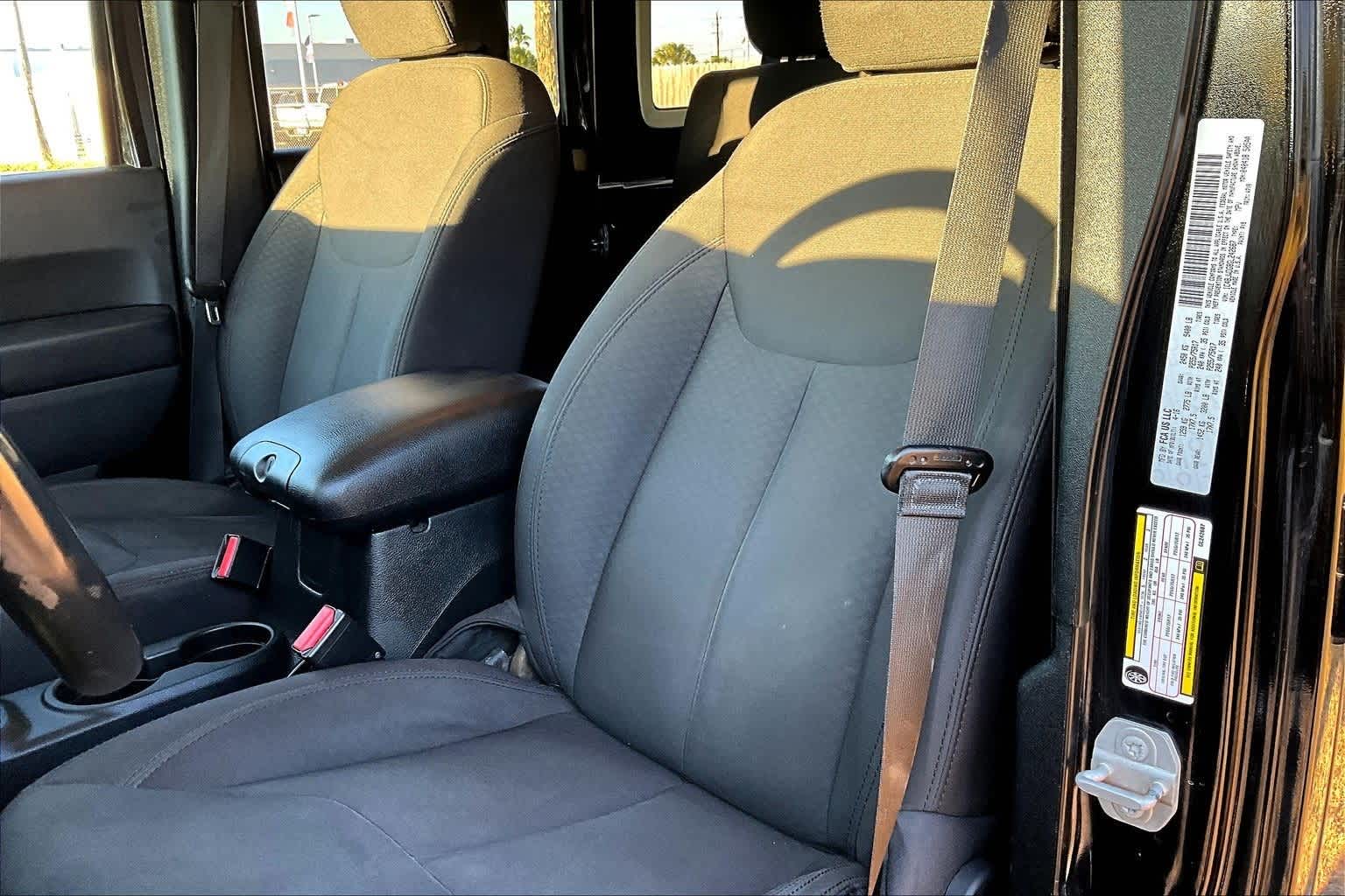 Thumbnail: 2016 Jeep Wrangler - 11