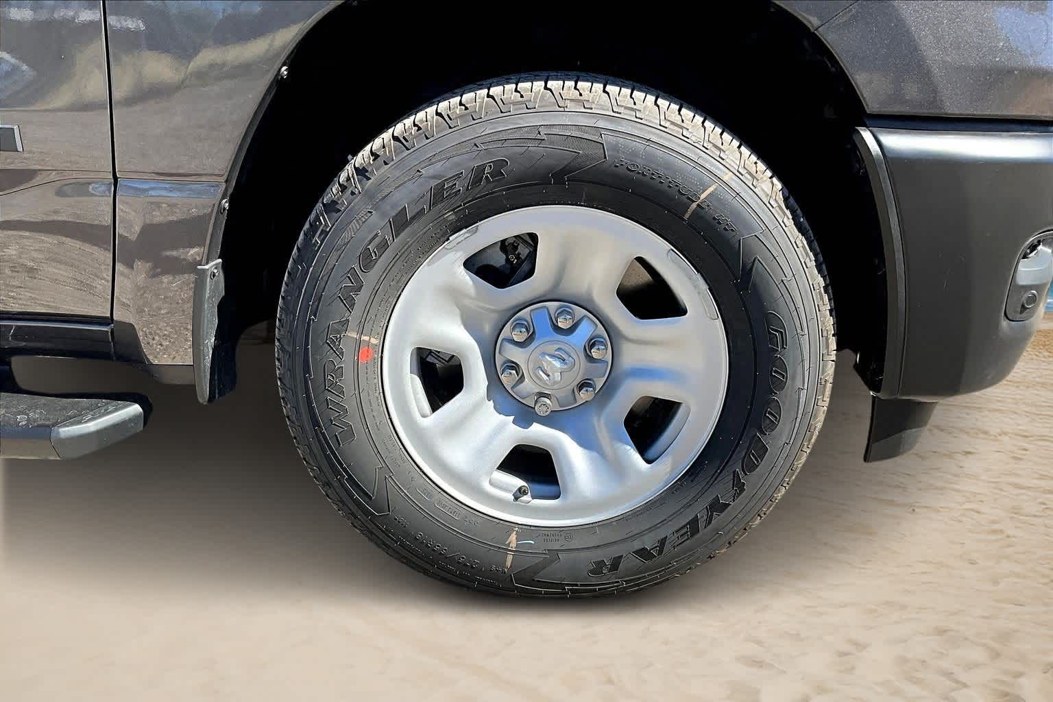 Thumbnail: 2025 RAM 1500 - 8