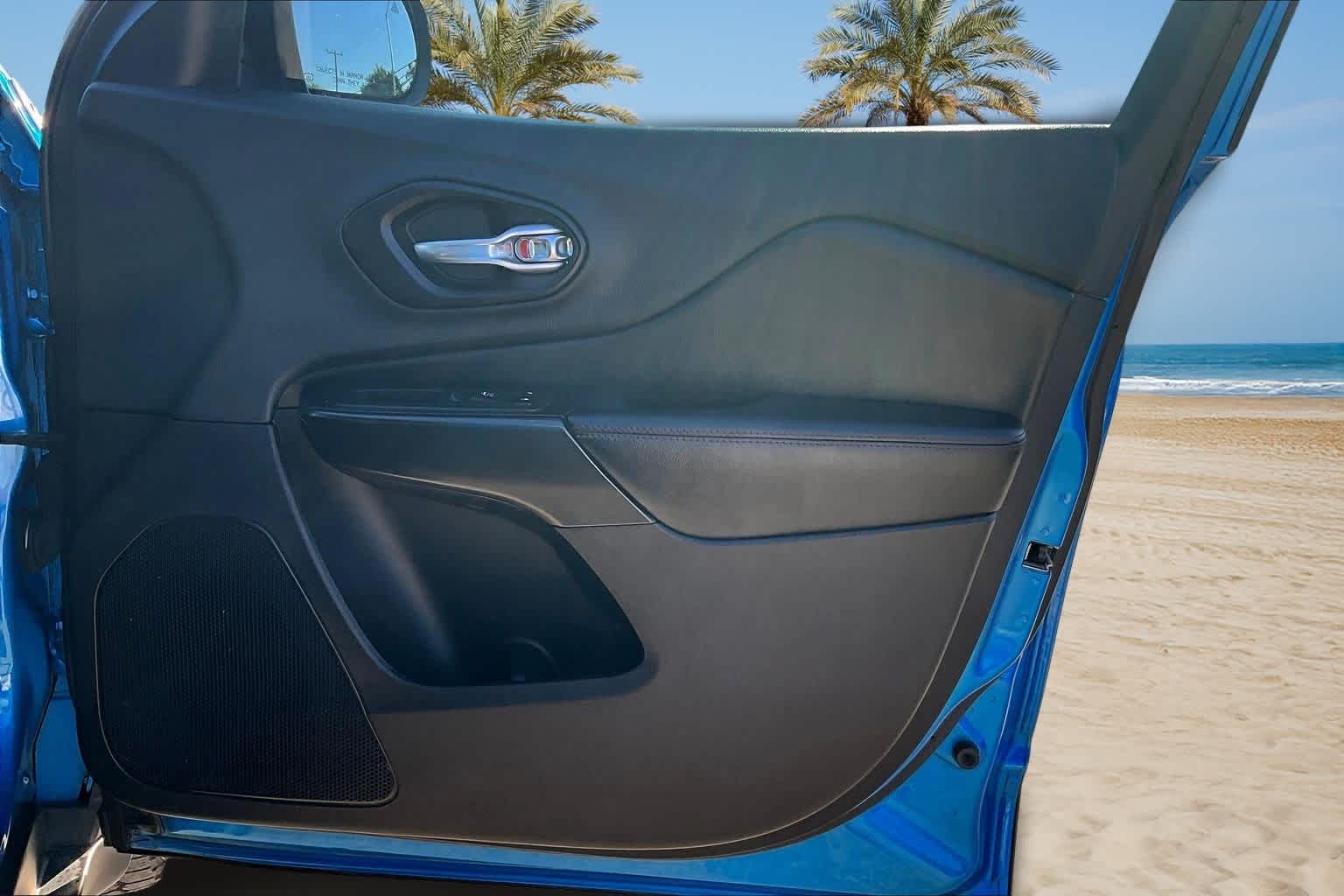 Thumbnail: 2019 Jeep Cherokee - 27