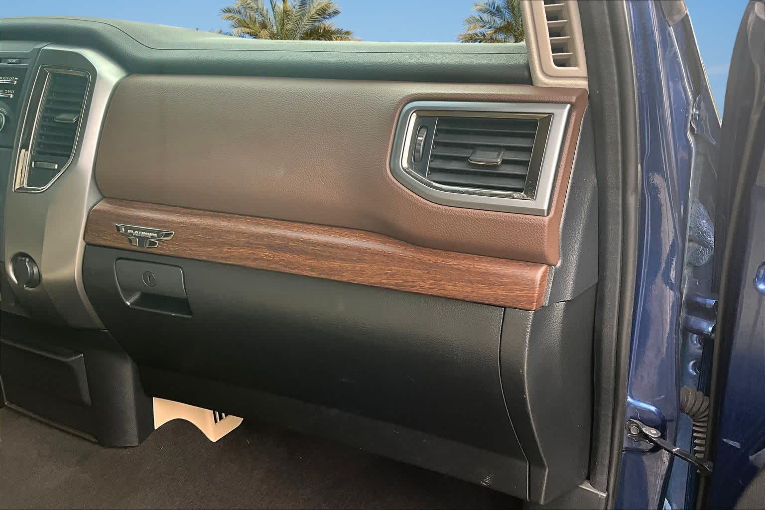 Thumbnail: 2017 Nissan Titan - 17