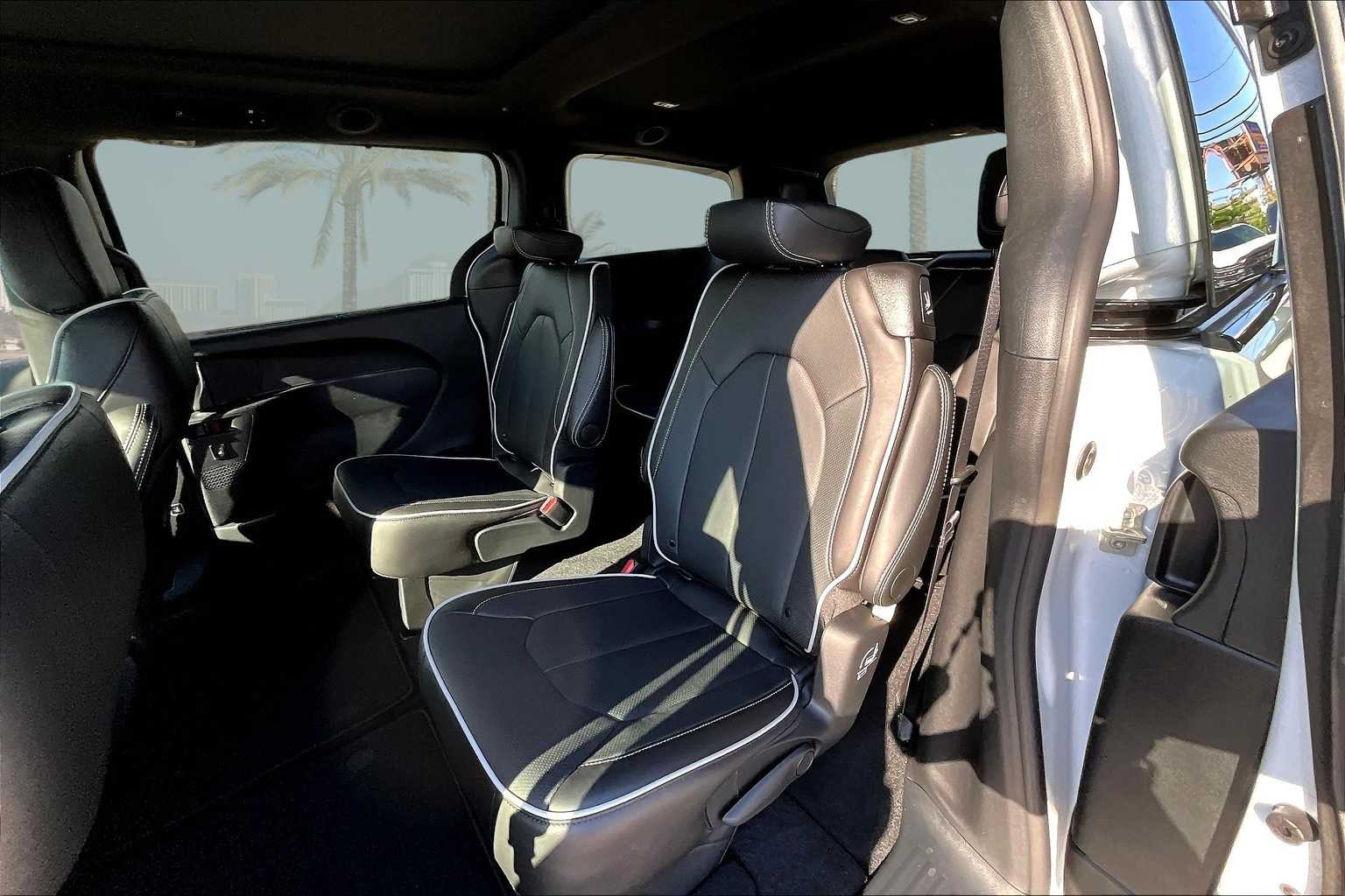 Thumbnail: 2026 Chrysler Pacifica - 12