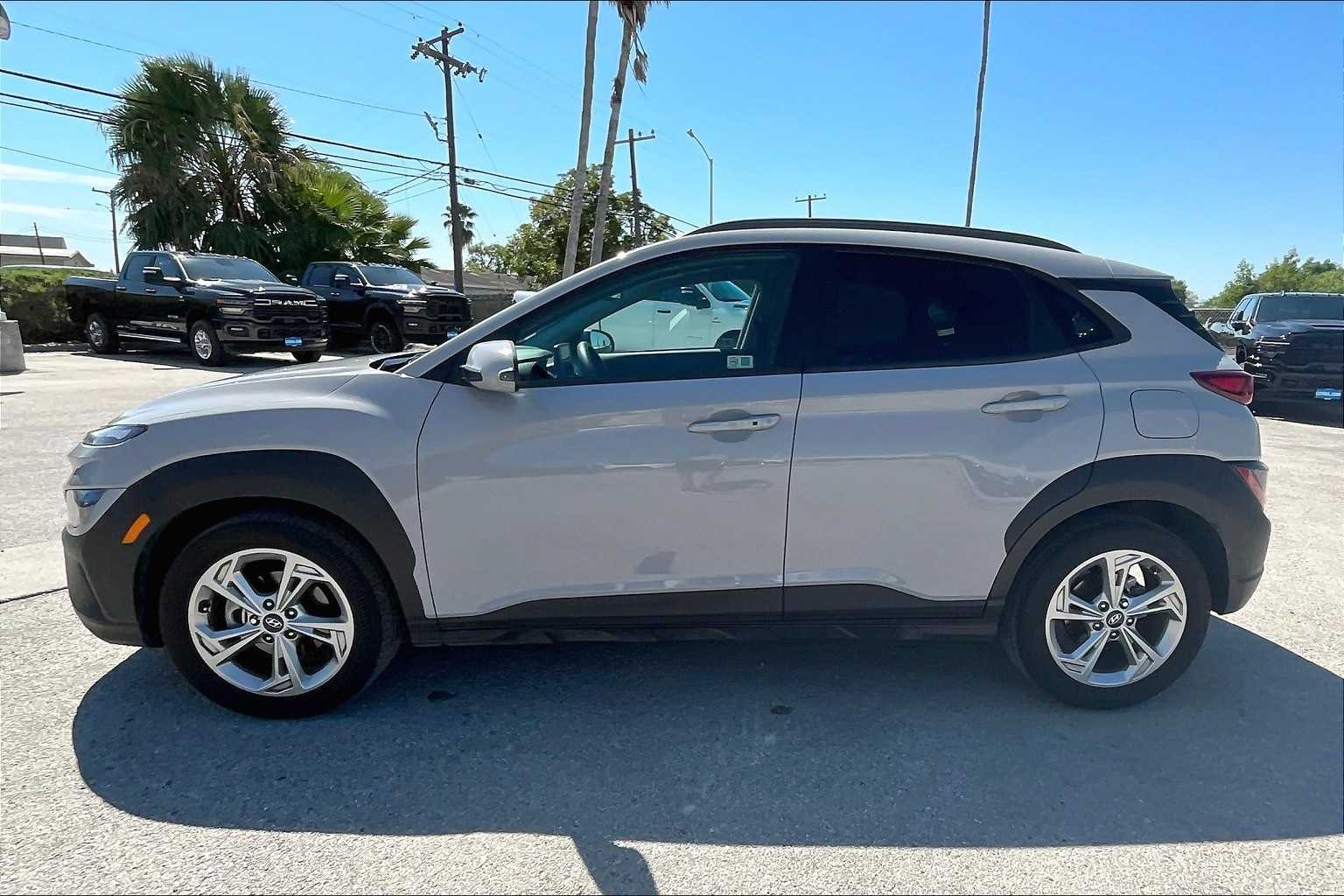 2023 Hyundai Kona SEL photo 3