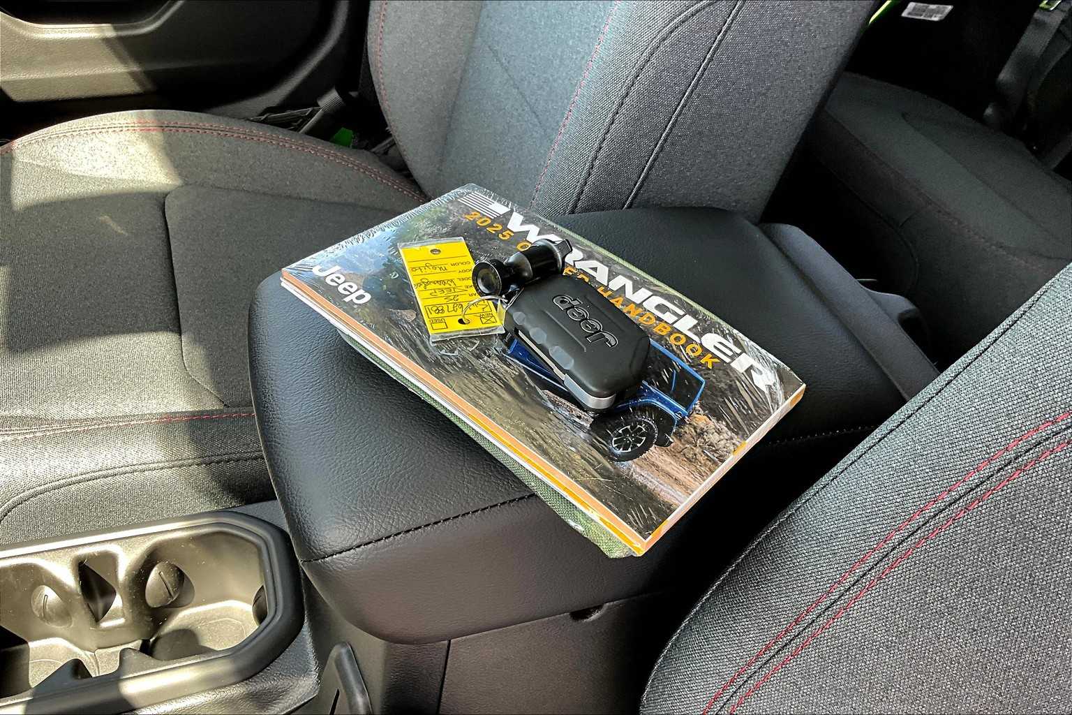 2025 Jeep Wrangler 4-Door Rubicon - Photo 20