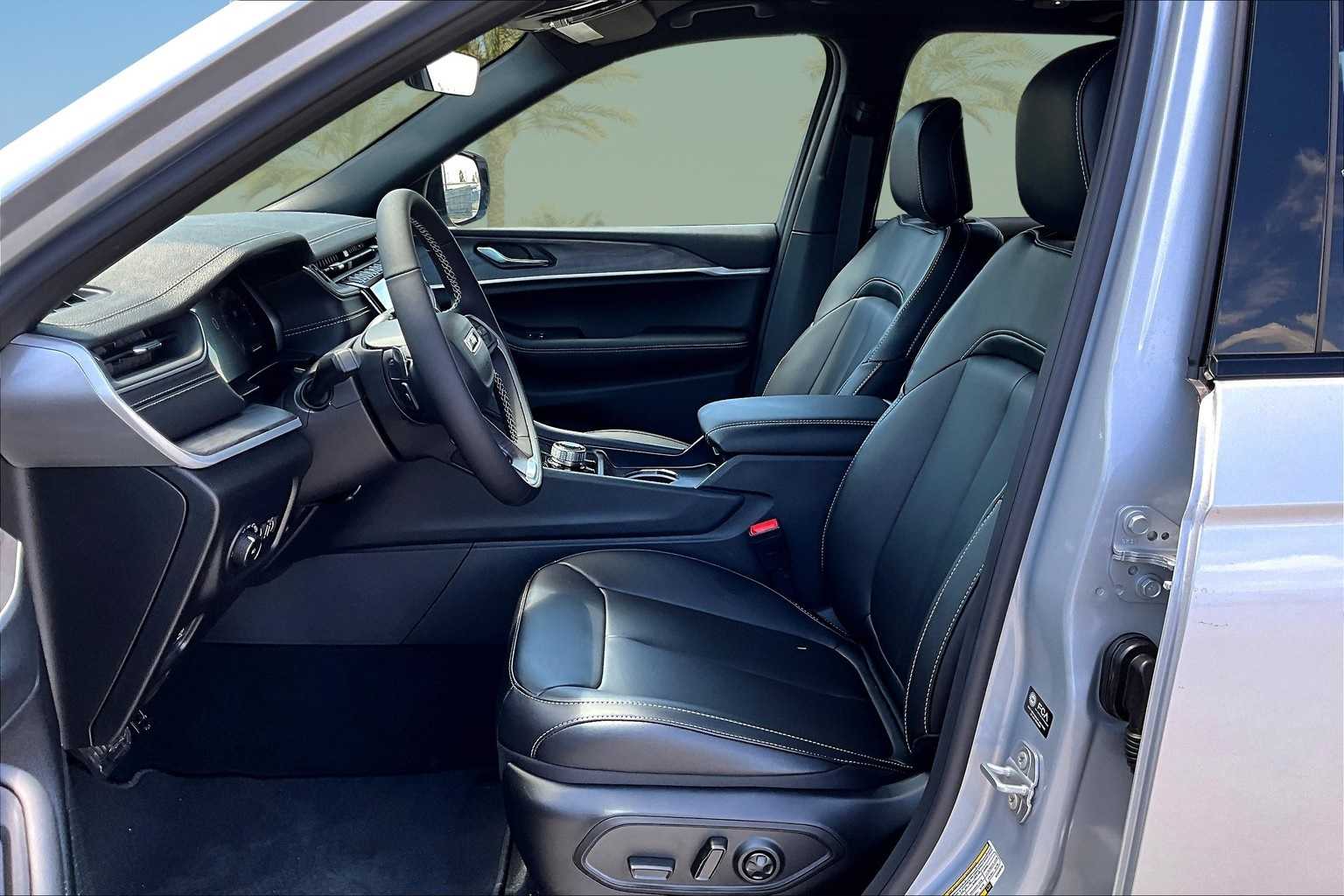 Thumbnail: 2025 Jeep Grand Cherokee - 11