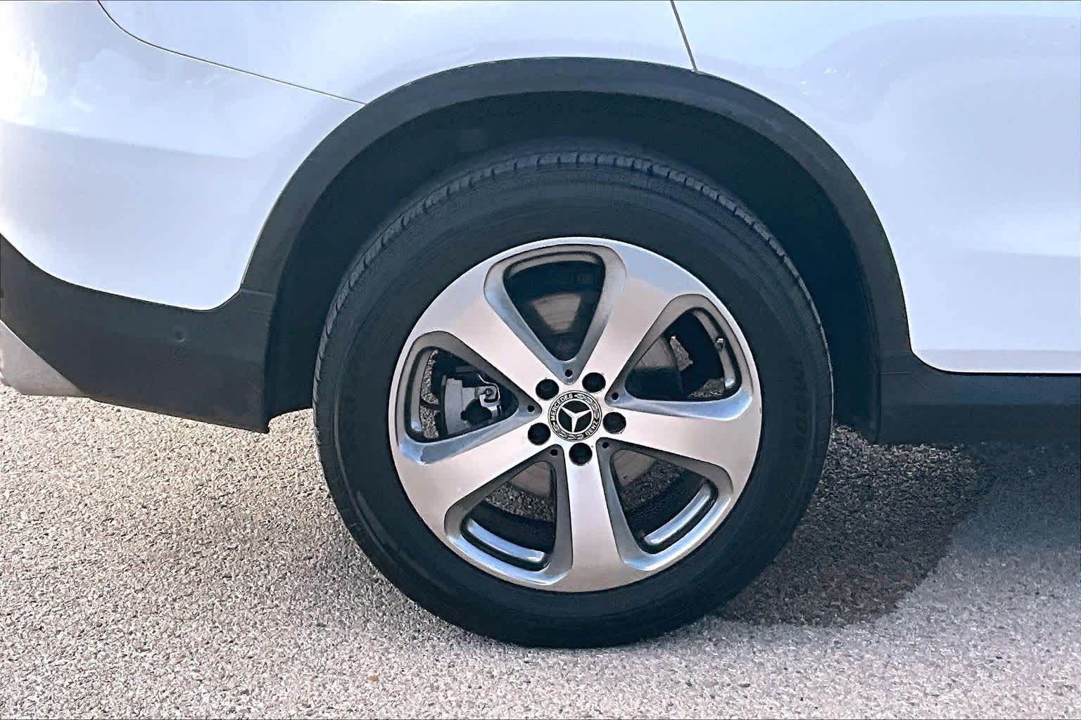 Thumbnail: 2017 Mercedes-Benz GLC - 35