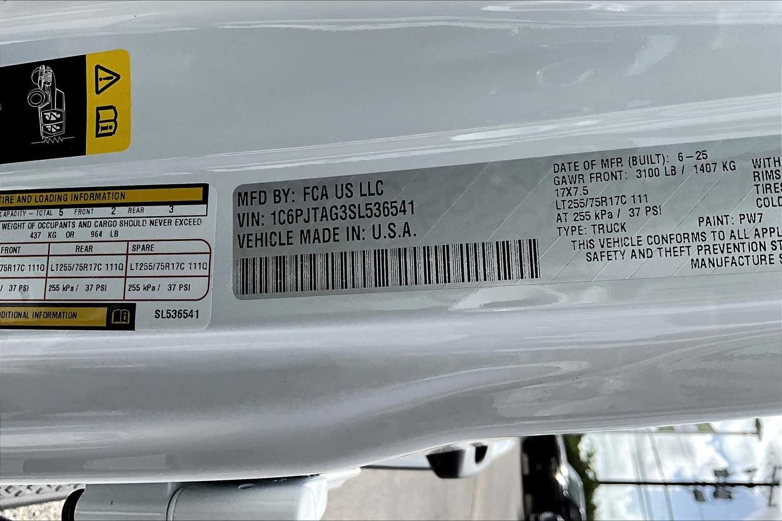 Thumbnail: 2025 Jeep Gladiator - 21