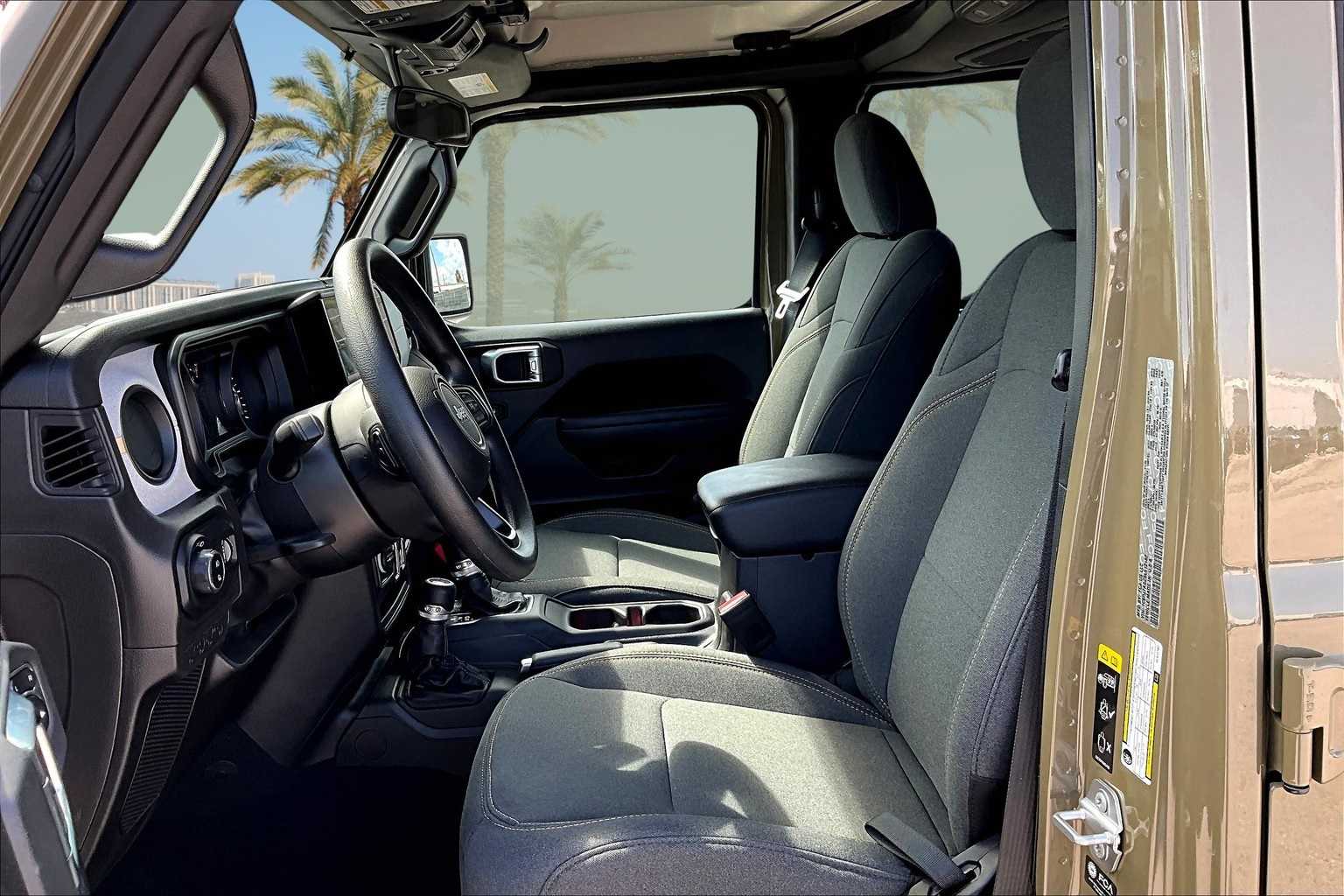 Thumbnail: 2025 Jeep Gladiator - 10