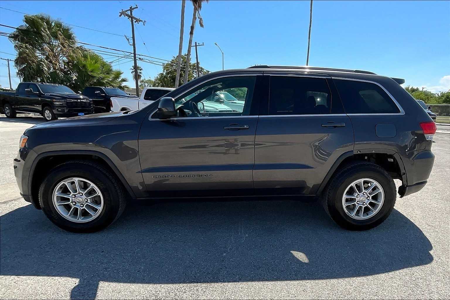 2019 Jeep Grand Cherokee Laredo photo 3