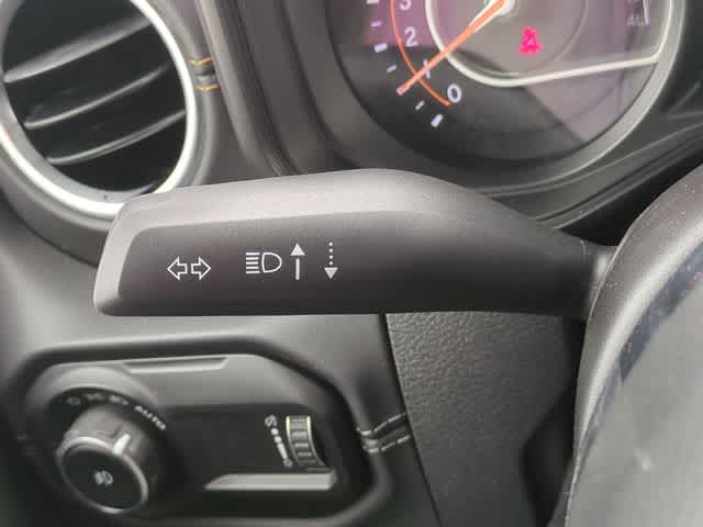 2025 Jeep Wrangler 4-Door Sahara - Photo 27