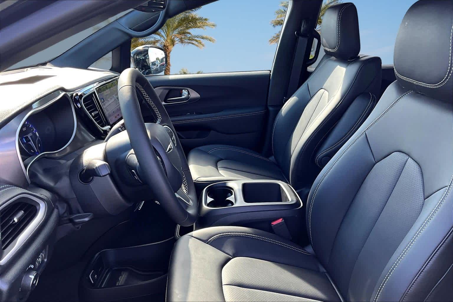 Thumbnail: 2026 Chrysler Pacifica - 11