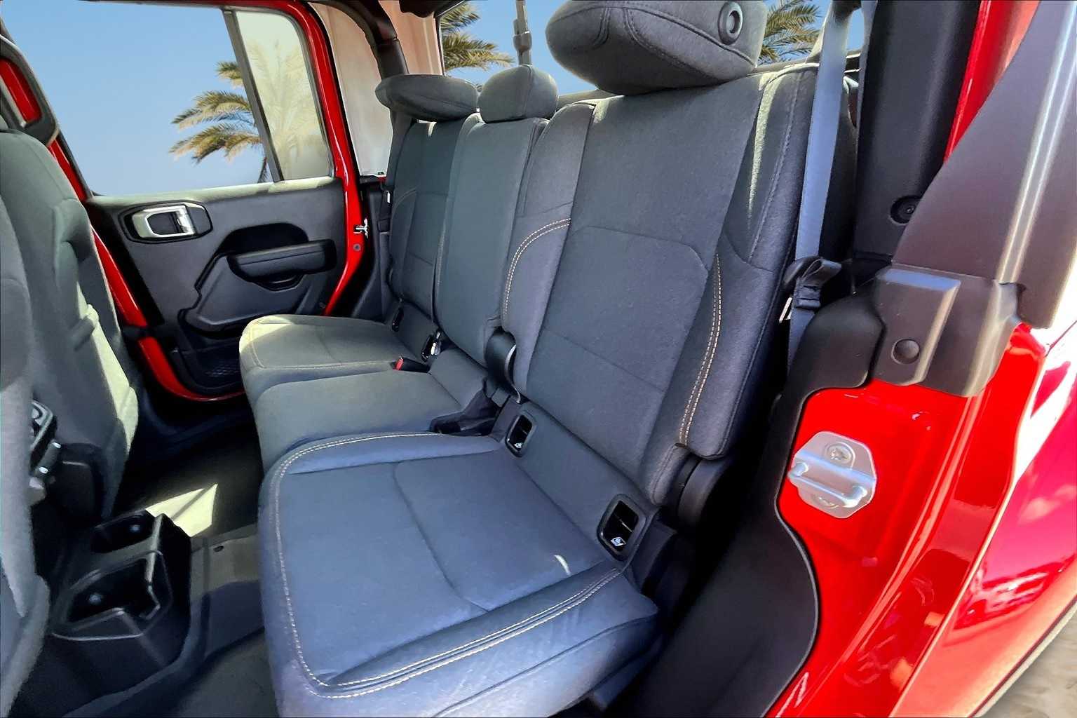 Thumbnail: 2025 Jeep Gladiator - 12