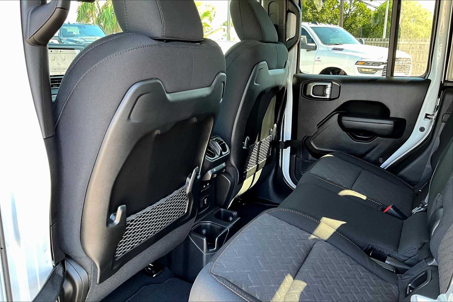 Thumbnail: 2025 Jeep Gladiator - 11