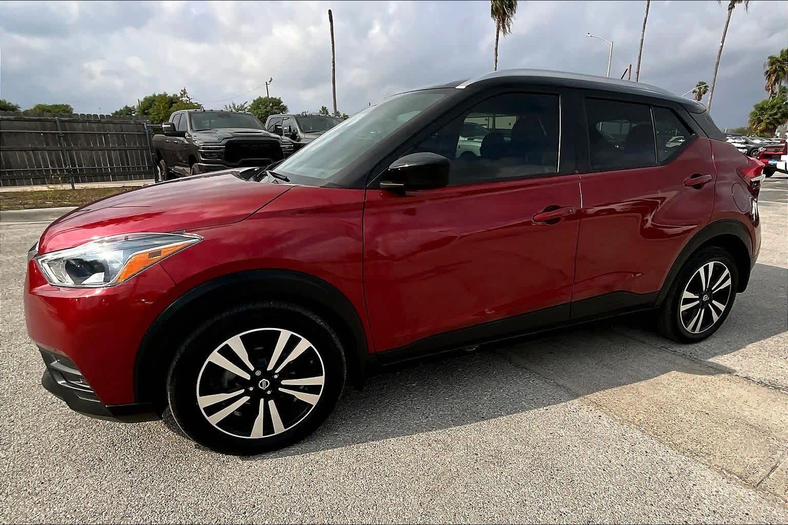 2019 Nissan Kicks SV photo 3