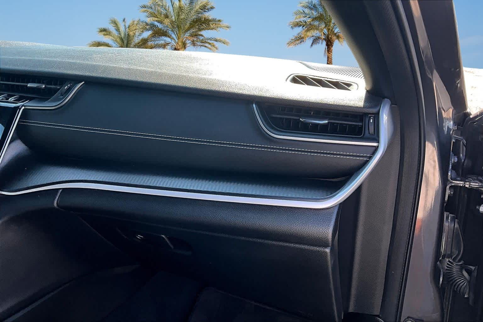 Thumbnail: 2024 Jeep Grand Cherokee - 21