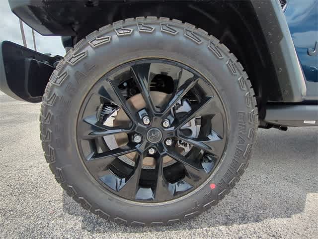 Thumbnail: 2025 Jeep Gladiator - 14